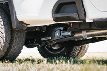 Load image into Gallery viewer, Cognito SM Series LDG Traction Bar Kit For 20-24 Silverado/Sierra 2500/3500 2WD/4WD With 0-4.0-Inch Rear Lift Height