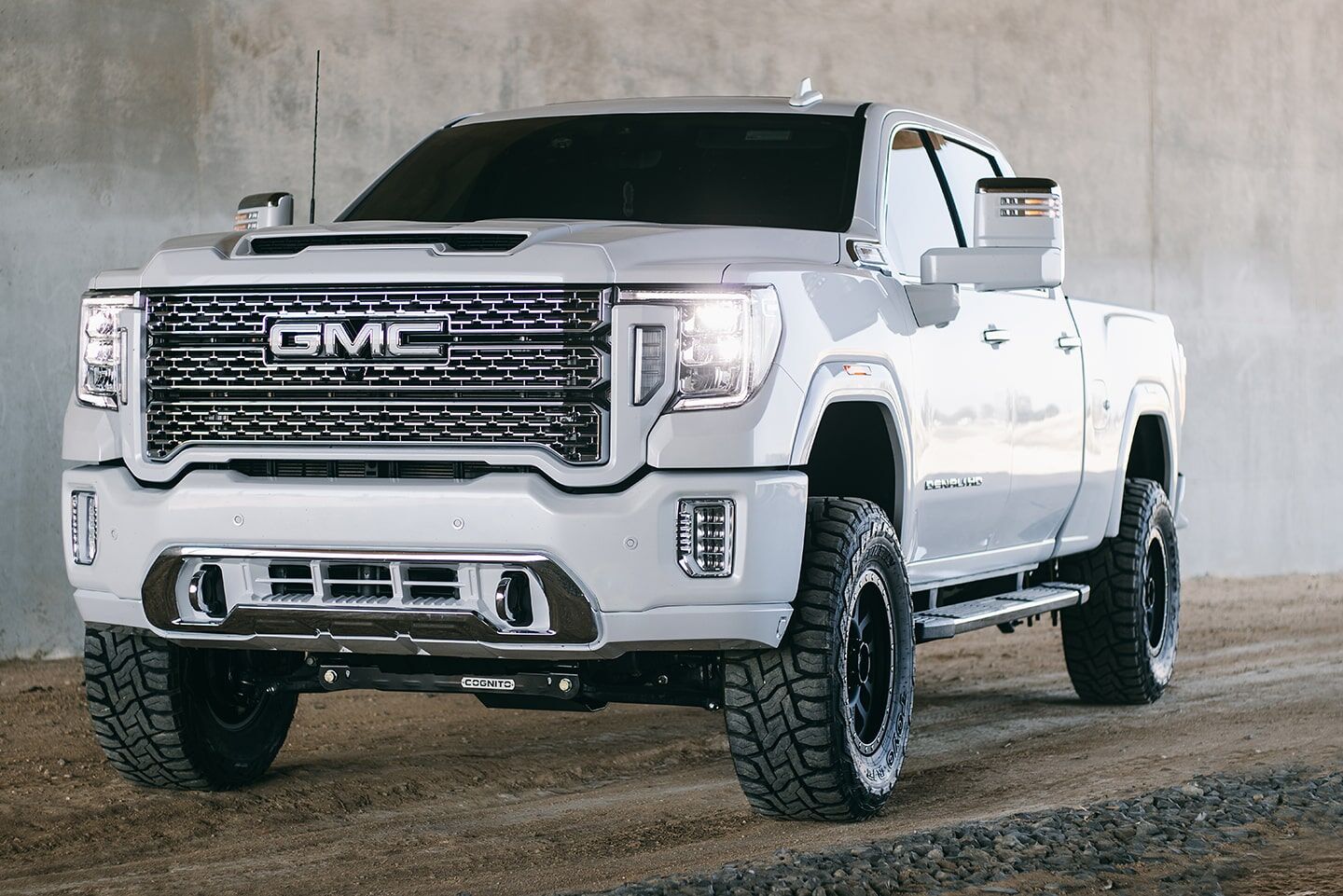 Cognito 4Inch Elite Lift Kit With Elka 2.5 Reservoir Shocks For 2024